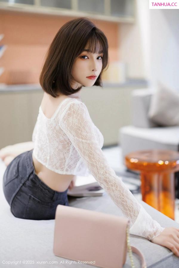 陈芝 芝芝Booty [XiuRen]高清写真图 2025.04.03 No.10113 徐莉芝Booty 诱人白袜第14张图片
